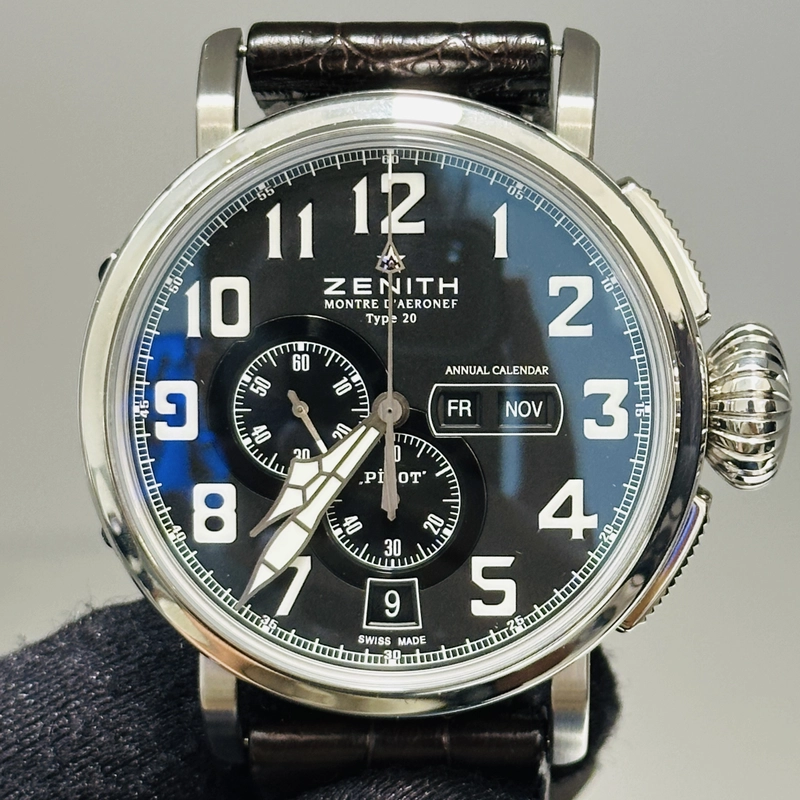 Zenith Pilot Type 20 Montre d'Aeronef Black Dial on Leather Band Ref. 03.2430.4054 Complete Open Date view 2