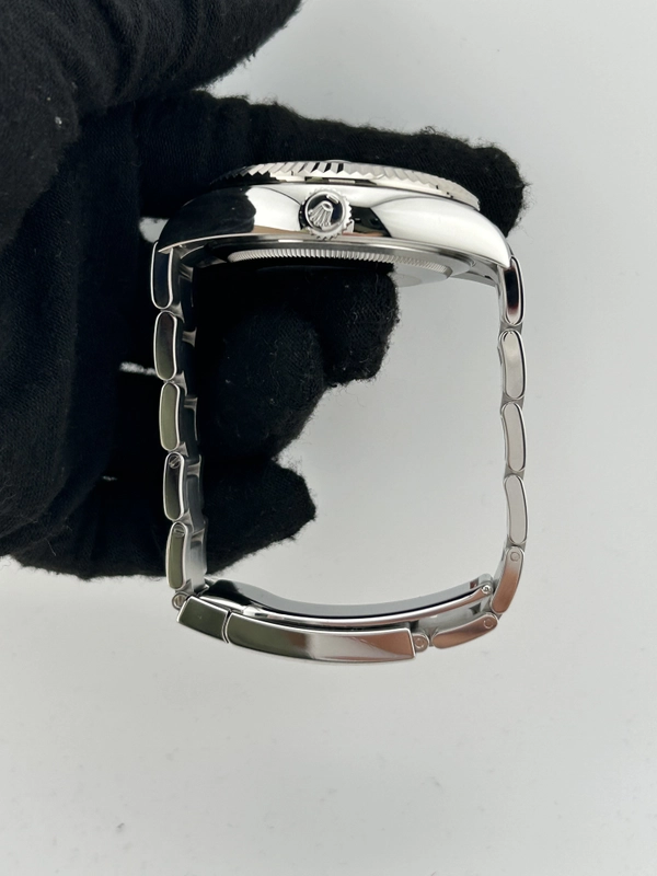 Rolex SkyDweller Black Index Dial on Oyster Steel Bracelet Ref. 326934 Card 2023 view 6