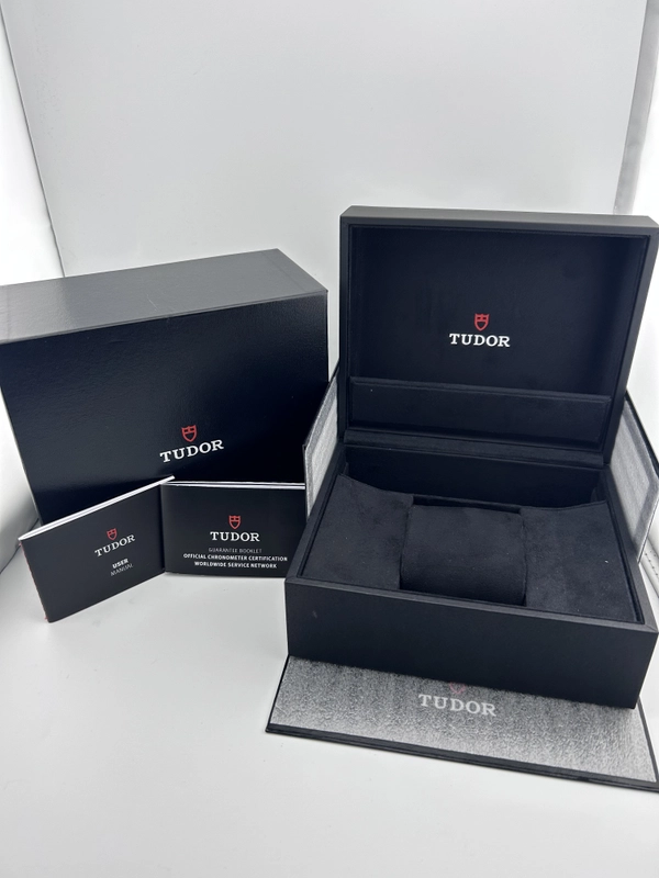 Tudor Black Bay Chrono Opaline Dial on Stainless Steel Bracelet Ref. M79360N-0002 Complete 2023 view 7