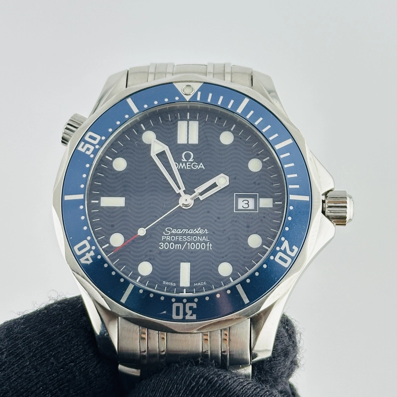 Omega Seamaster Blue Dial on Stainless Steel Bracelet Ref. 2541.80.00 view 2