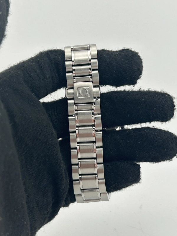 Omega Speedmaster Black Dial on Stainless Steel Bracelet Ref. 3513.50.00 view 4