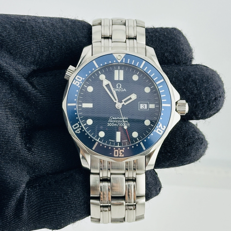 Omega Seamaster Blue Dial on Stainless Steel Bracelet Ref. 2541.80.00 view 3
