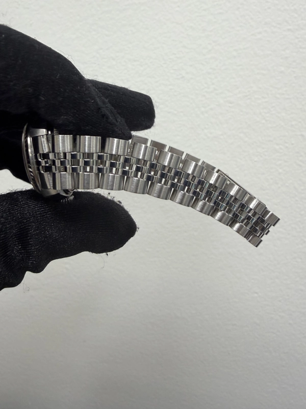 Rolex Datejust White Roman Dial on D Link Jubilee Bracelet Ref. 69174 Papers 1999 view 4