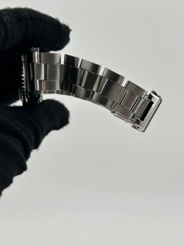 Tudor Prince Oysterdate Mini-Sub Blue Dial on Stainless Steel Bracelet Ref. 73090 view 5