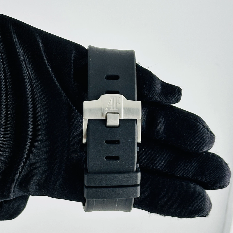 Audemars Piguet Royal Oak Offshore Safari White Dial on Rubber Strap Ref. 26170ST Papers 2011 view 3