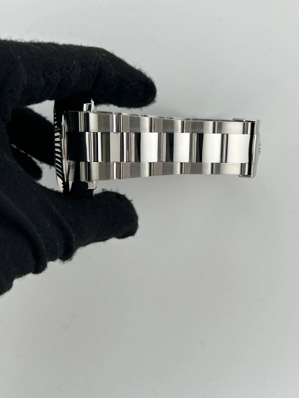 Rolex SkyDweller Black Index Dial on Oyster Steel Bracelet Ref. 326934 Card 2023 view 5