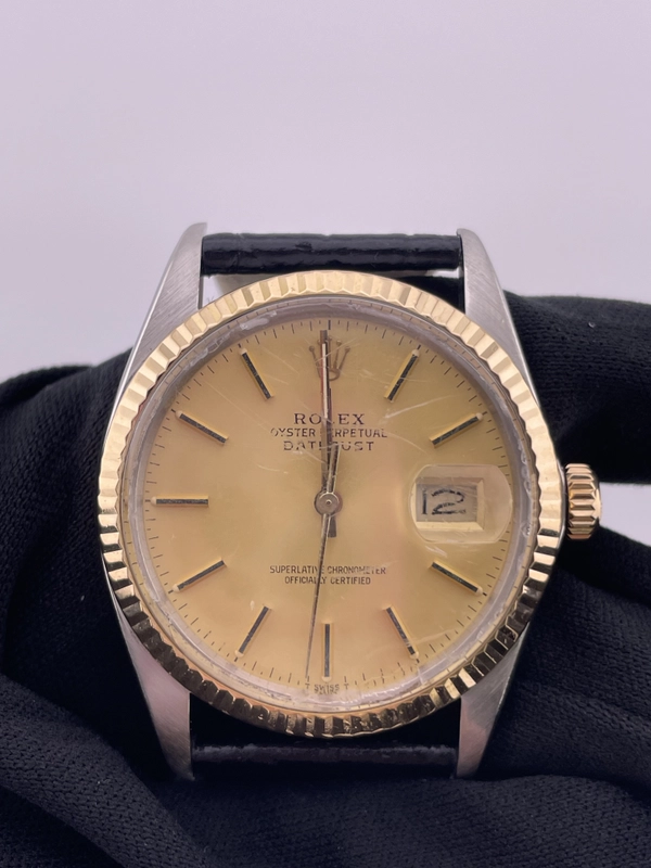 Rolex Datejust 36 Champagne Stick Dial on Generic Black Leather Strap Ref. 16013 1987 view 3