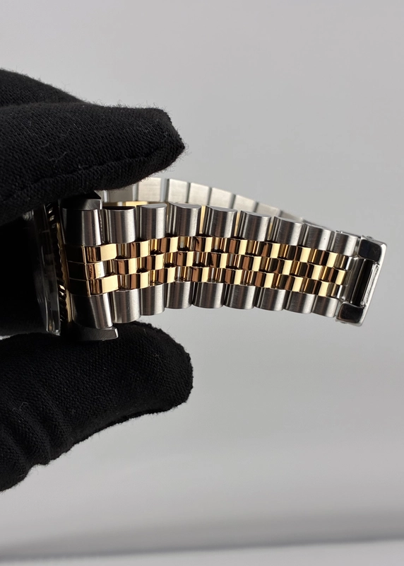 Rolex Datejust Champagne Stick Dial on Jubilee Ref. 16013 1985 view 5