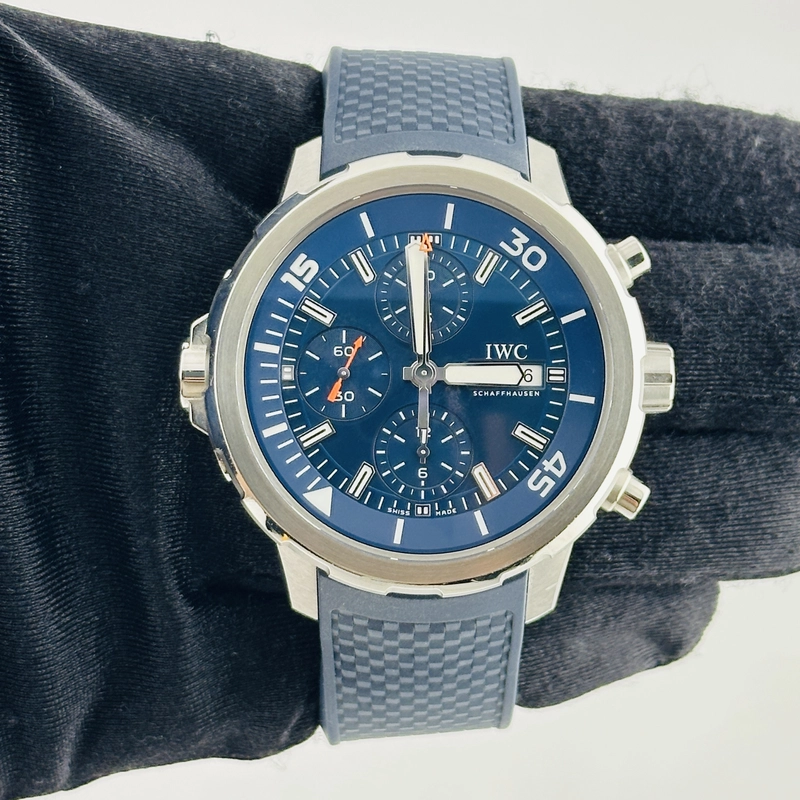 Iwc Aquatimer Chronograph Blue Dial on Rubber Strap Ref. IW376806 Complete 2024 view 3