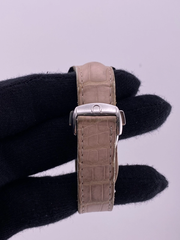 Omega Speedmaster White Mop Dial on Leather Strap Ref. 3834.74.34 view 4