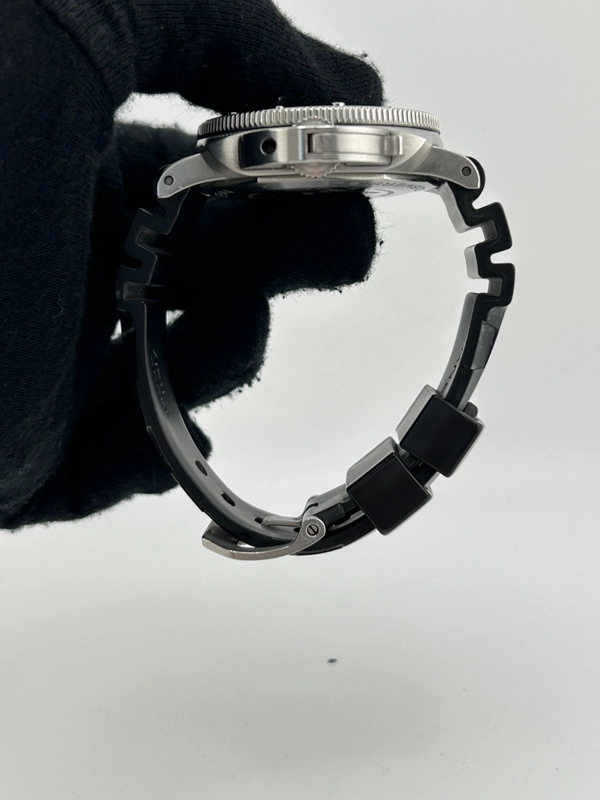 Panerai Luminor Submersible 3 Days Black Dial on Black Rubber Strap Ref. PAM00683 Complete 2019 view 6