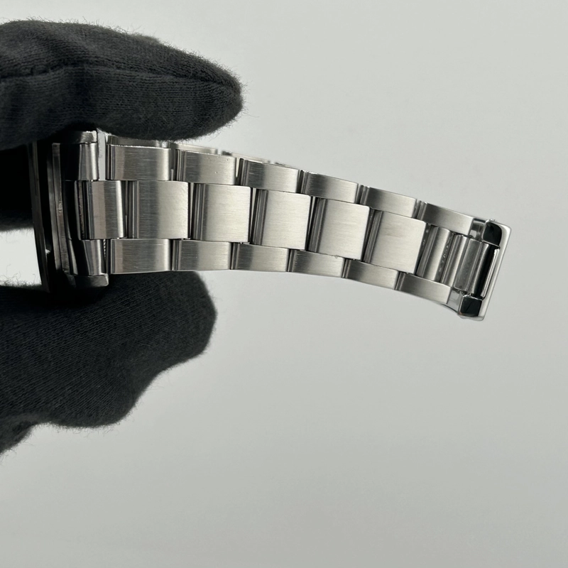 Rolex Datejust Silver Dial on Oyster Ref. 16200 1995 view 5