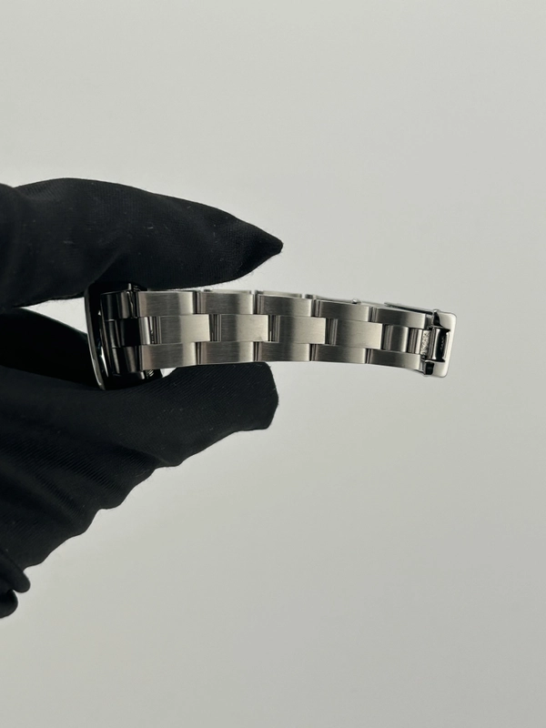Rolex Date Lady Black Dial on Oyster Steel Bracelet Ref. 69160 Papers 1997 view 5