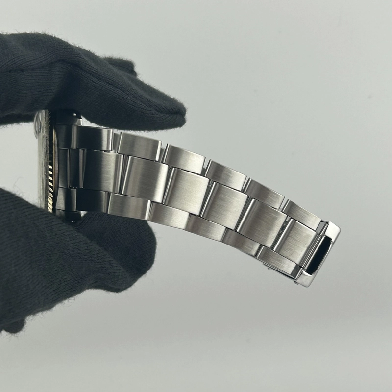 Rolex Datejust Grey Stick Dial on Folded Oyster Ref. 1601 1968 view 4