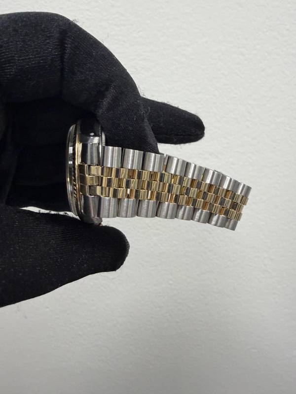 Rolex Datejust Champagne Stick Dial on D Link Jubilee Ref. 16013 1981 view 4