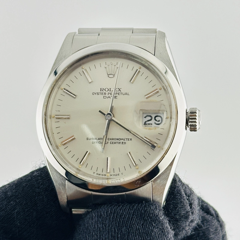 Rolex Oyster Perpetual Date Silver Stick Dial on Oyster Bracelet Ref. 15000 1986 view 2