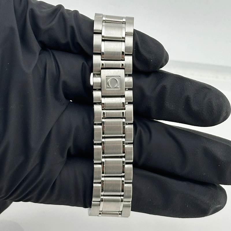 Omega Speedmaster Date Black Dial on Stainless Steel Bracelet Ref. 3513.52.00 view 5