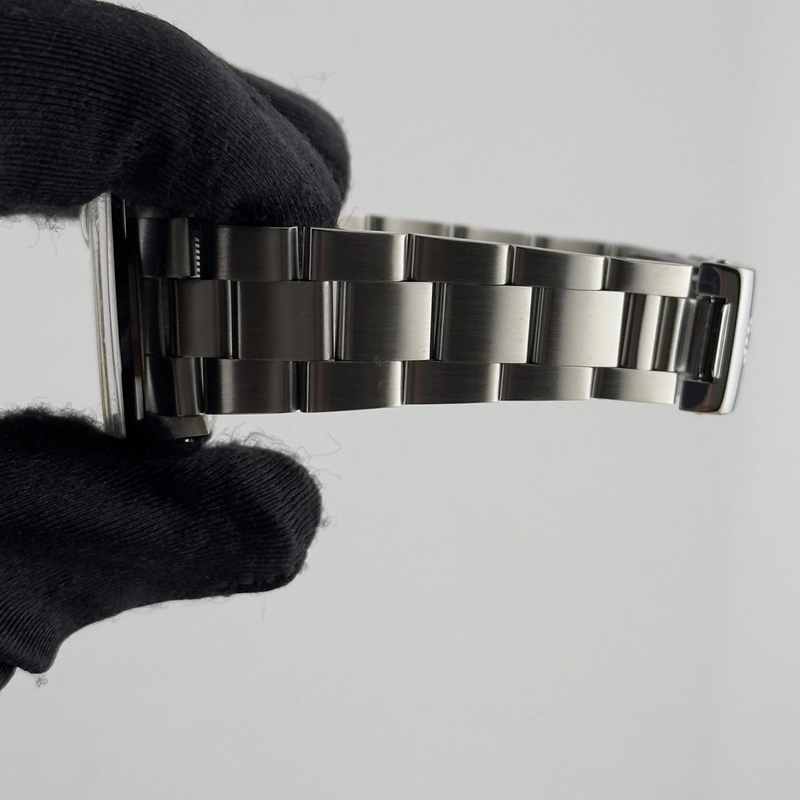 Rolex Oyster Perpetual Date Champagne Dial on Oyster Bracelet Ref. 15000 Papers 1988 view 4