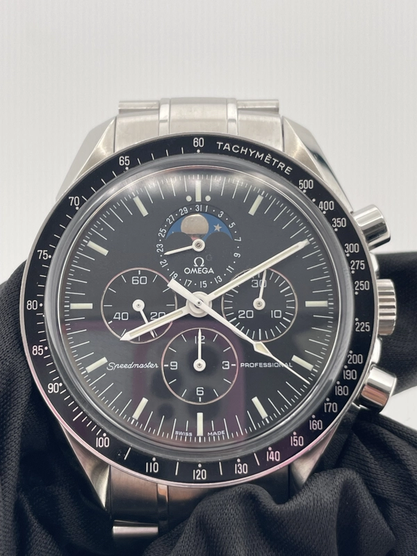 Omega Speedmaster Professional Moonwatch Black Dial on Stainless Steel Bracelet Ref. 3576.5 view 3
