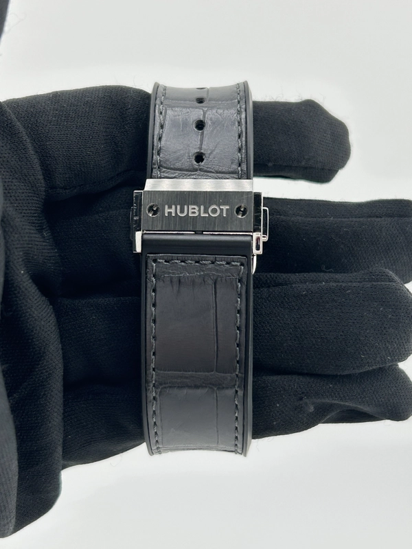 Hublot Classic Fusion Grey Dial on Rubber Strap Ref. 542.NX.7071.RX view 4