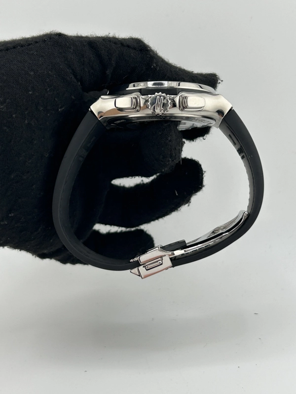 Hublot Classic Fusion Black Dial on Rubber Fold Clasp Ref. 521.NX.1472.VR.TRA14 Complete 2014 view 6