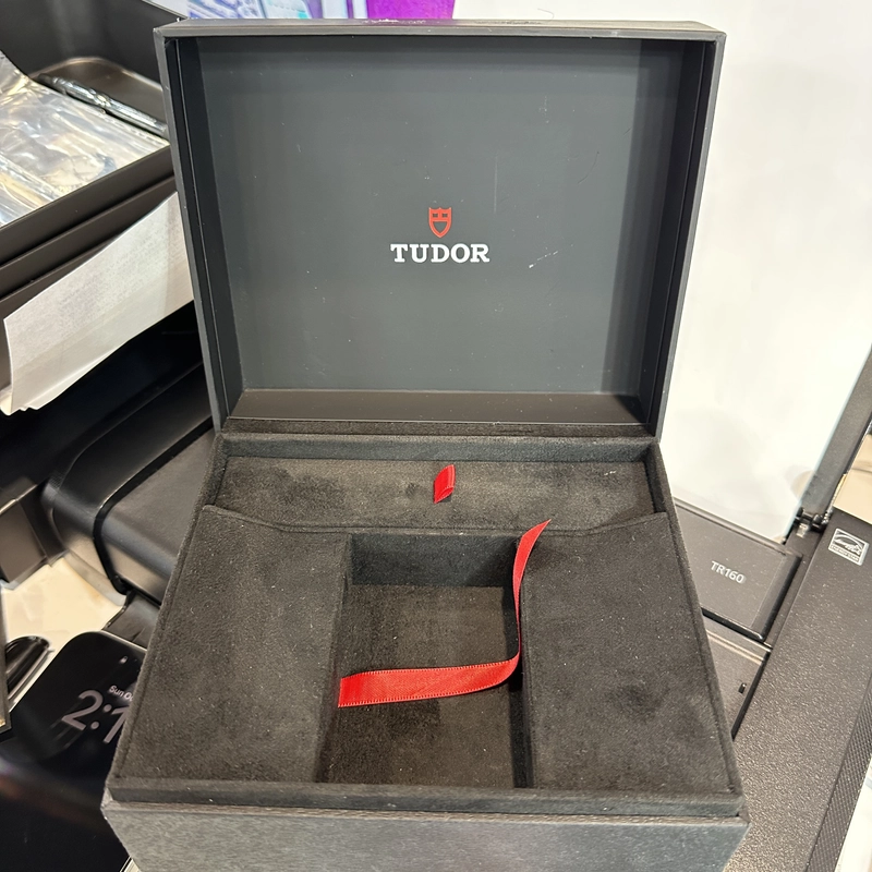 Tudor Black Bay Blue Dial on Stainless Steel Bracelet Ref. M79540-0004 with Box view 9