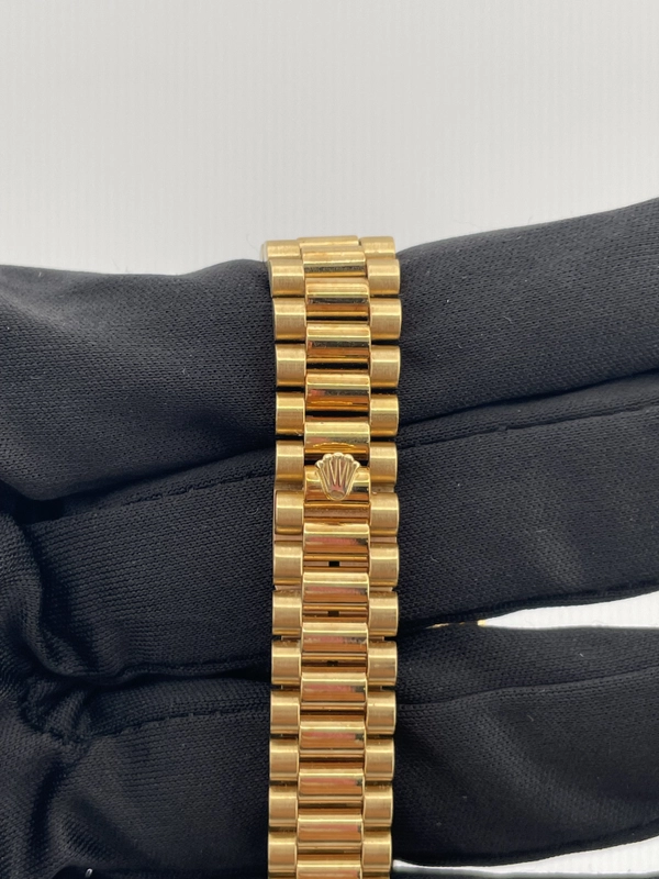 Rolex Datejust Lady Champagne Stick Dial on President Bracelet Ref. 69178 Papers 1990 view 4