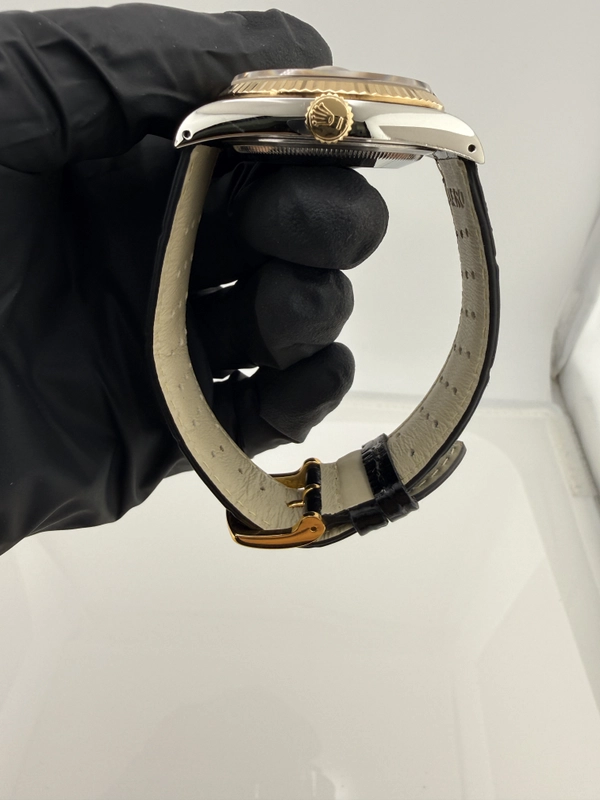 Rolex Datejust 36 Champagne Stick Dial on Generic Leather Strap Ref. 16233 1998 view 3