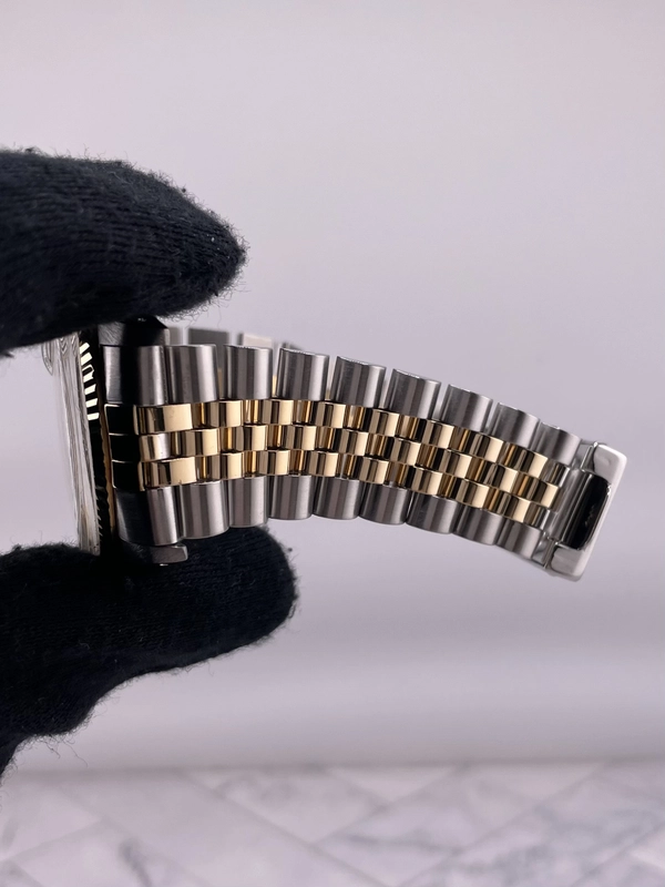 Rolex Datejust Champagne Stick Dial on D Link Jubilee Bracelet Ref. 16013 1985 view 5