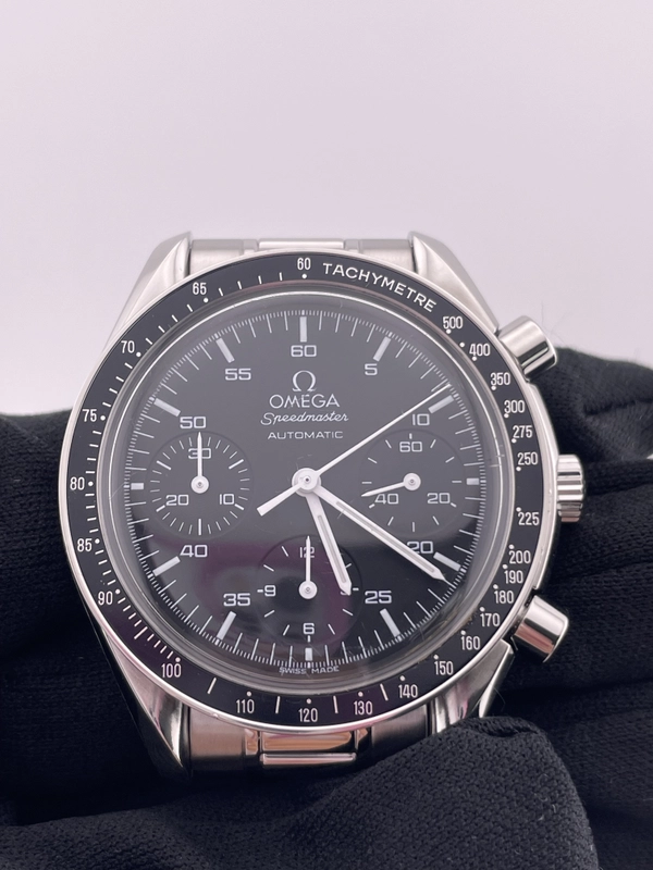 Omega Speedmaster Reduced Black Dial on Stainless Steel Bracelet Ref. 3510.5 view 3