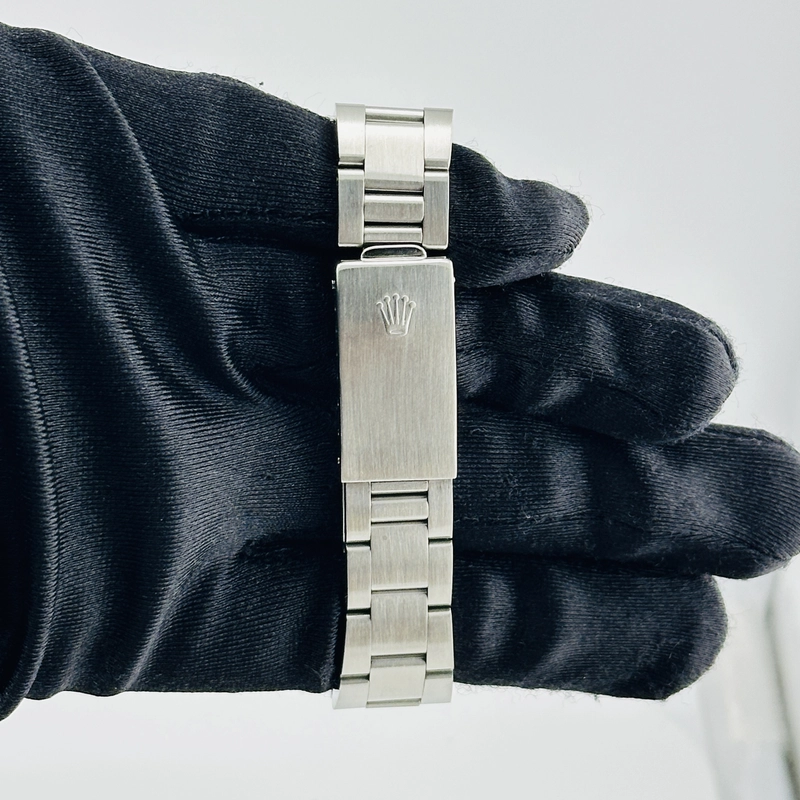 Rolex Oyster Perpetual Date Silver Stick Dial on Oyster Bracelet Ref. 15000 1983 view 4