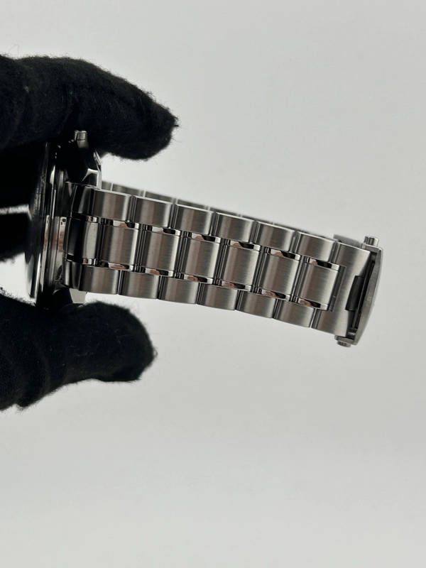 Omega Speedmaster Broad Arrow Black Dial on Stainless Steel Bracelet Ref. 3594.50 view 5