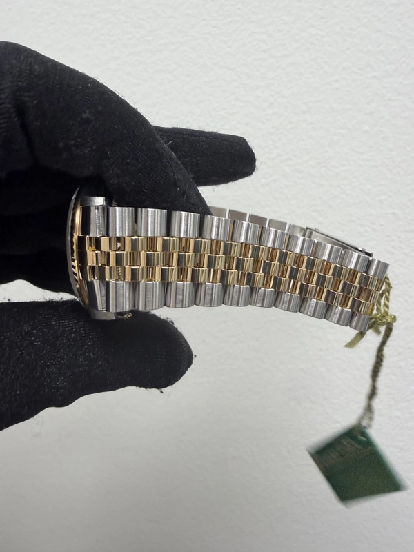 Rolex Datejust 36 Gold Tapestry Stick Dial on Jubilee Ref. 16233 Papers 2004 view 4