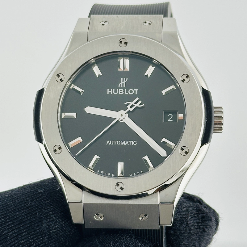 Hublot Classic Fusion Black Dial on Rubber Strap Ref. 565.NX.1470.RX with Box view 2