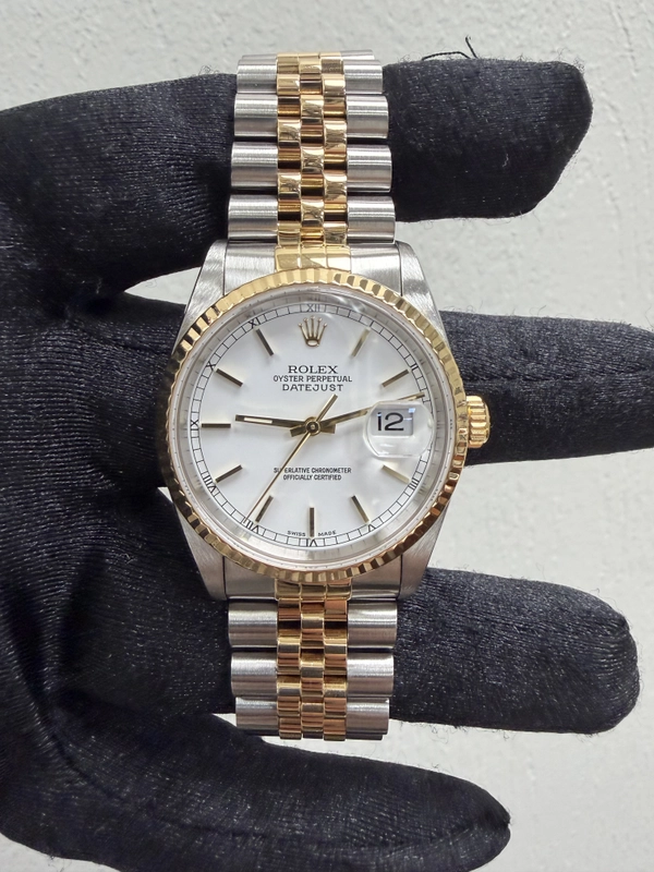 Rolex Datejust White Stick Dial on Oyster Ref. 16233 Papers 2004 view 2