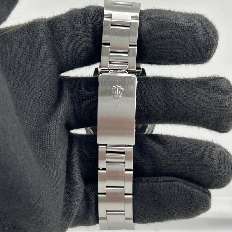 Rolex Oyster Perpetual Date Silver Stick Dial on Oyster Bracelet Ref. 15200 1999 view 4