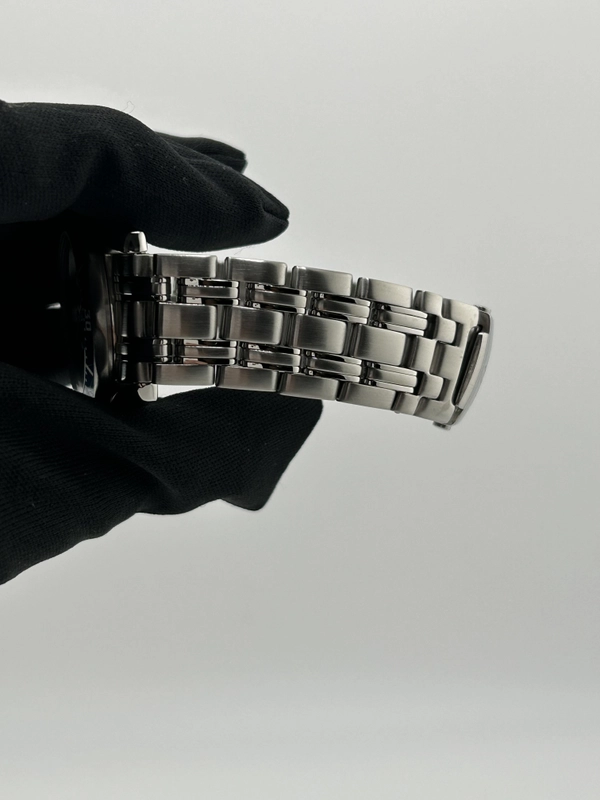 Omega Seamaster Professional 300M Dark Blue Dial on Stainless Steel Bracelet Ref. 2561.80 view 5