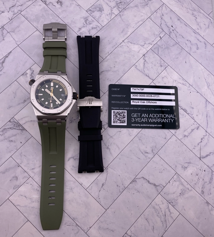 Audemars Piguet Offshore Diver Green Dial on Bracelet Ref. 15720ST.OO.A052CA.01 Card Open Date view 7