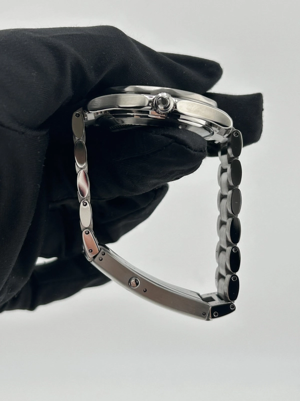 Omega Seamaster Pro 300M Black Wave Motif Dial on Stainless Steel Bracelet Ref. 2252.50 view 6