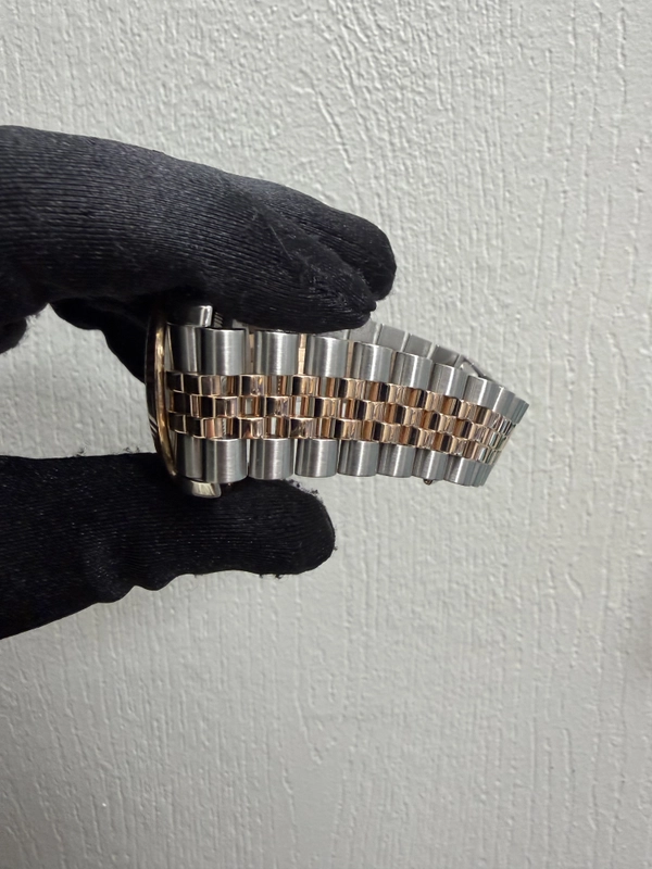 Rolex Datejust Turn-o-Graph Silver / Rose Stick Dial on Jubilee Hidden Clasp Ref. 116261 2005 view 4