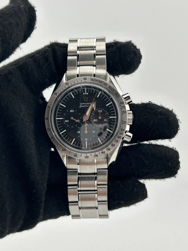 Omega Speedmaster Broad Arrow Black Dial on Stainless Steel Bracelet Ref. 3594.50 view 2
