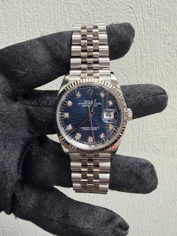 Rolex Datejust Bright Blue Fluted Motif Diamond Dial on Jubilee Ref. 126234 Card 2023 view 2