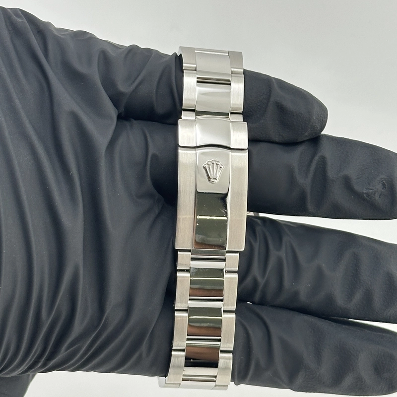 Rolex Milgauss Black Dial on Oyster Bracelet Ref. 116400 Card 2009 view 5