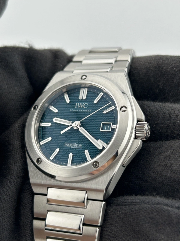 Iwc Ingenieur Automatic Aqua Dial on Stainless Steel Bracelet Ref. IW328903 Complete 2026 view 3