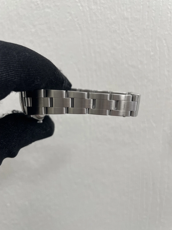Rolex Oyster Perpetual Silver Dial on Oyster Ref. 76030 Papers 2000 view 4