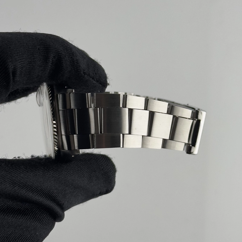 Rolex Datejust Silver Stick Dial on Oyster Ref. 1601 1969 view 3