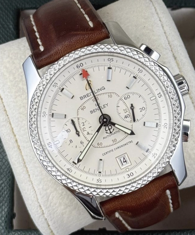 Breitling Bentley Mark VI Silver Dial on Leather Ref. P26362 view 2