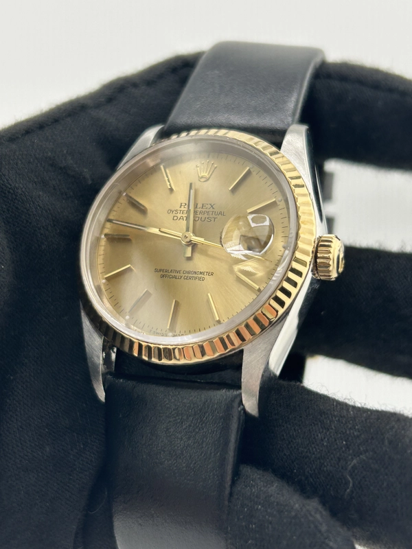Rolex Datejust 36 Champagne Stick Dial on Generic Black Leather Strap Ref. 16233 1994 view 3