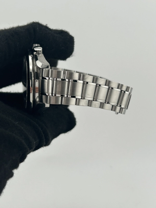 Omega Speedmaster Black Dial on Stainless Steel Bracelet Ref. 3513.50.00 view 5