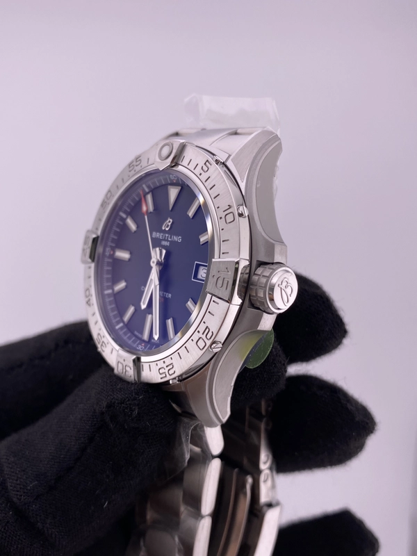 Breitling Avenger Automatic Black Dial on Bracelet Ref. A17328101B1A1 Complete 2026 view 3